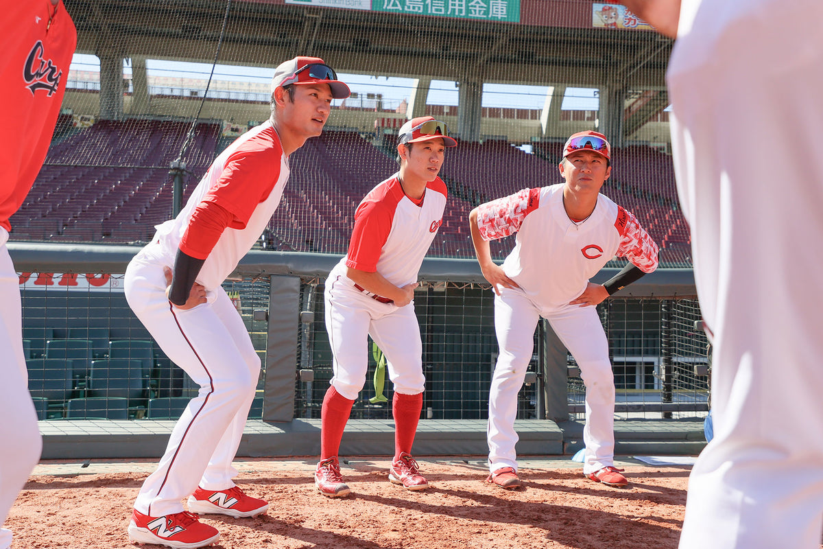 マツダスタジアムでプレーするカープ選手